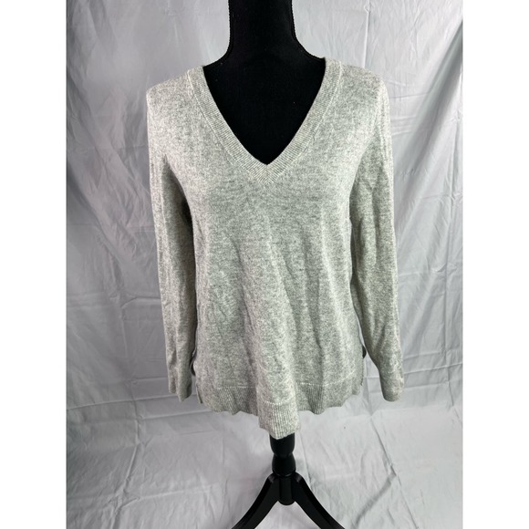 J. Crew Sweaters - J Crew 100% Cashmere long sleeve lightweight vneck sweater size Medium.
